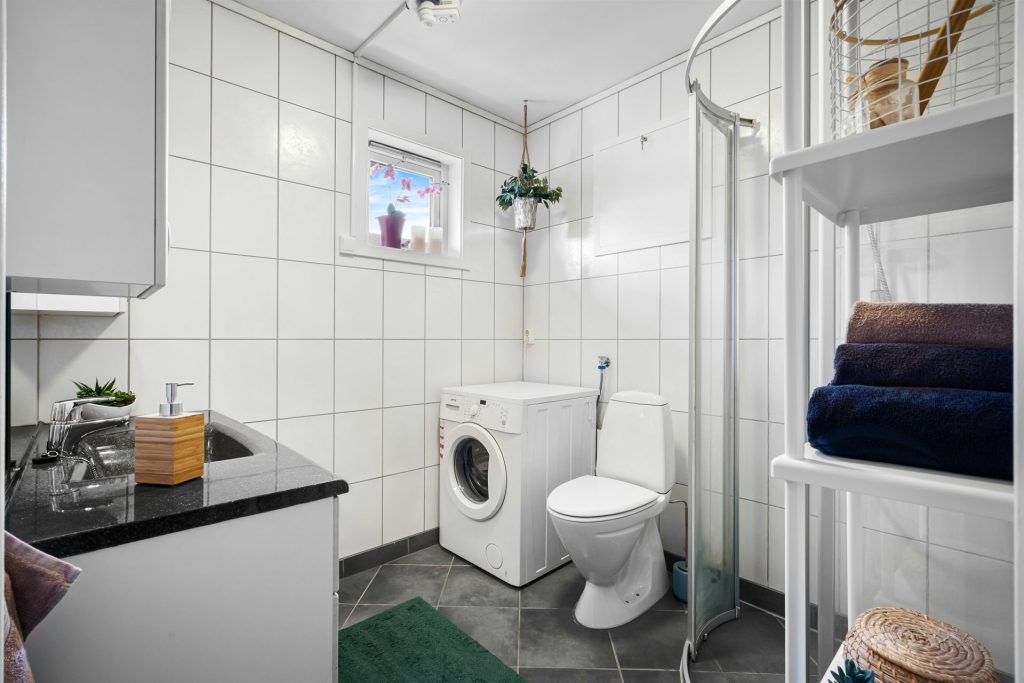 A bathroom with a toilet and a sink